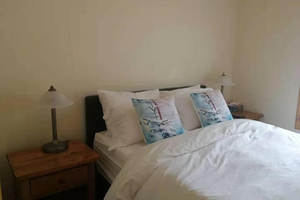 فيلا Banff Gate Vacation Townhouse كانمور المظهر الخارجي الصورة