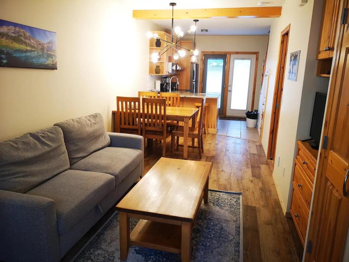 فيلا Banff Gate Vacation Townhouse كانمور المظهر الخارجي الصورة